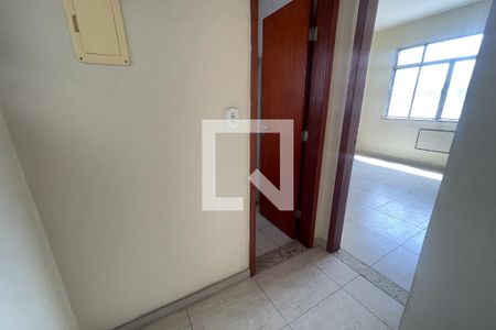 Corredor de apartamento para alugar com 2 quartos, 68m² em Jardim Vinte E Cinco de Agosto, Duque de Caxias