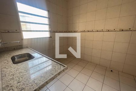 Cozinha de apartamento para alugar com 2 quartos, 68m² em Jardim Vinte E Cinco de Agosto, Duque de Caxias