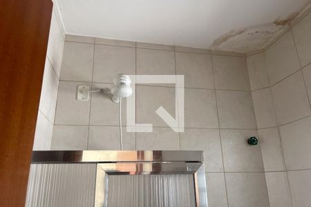 Banheiro de apartamento para alugar com 2 quartos, 68m² em Jardim Vinte E Cinco de Agosto, Duque de Caxias