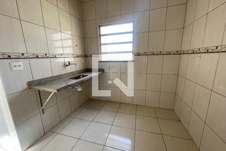 Cozinha de apartamento para alugar com 2 quartos, 68m² em Jardim Vinte E Cinco de Agosto, Duque de Caxias