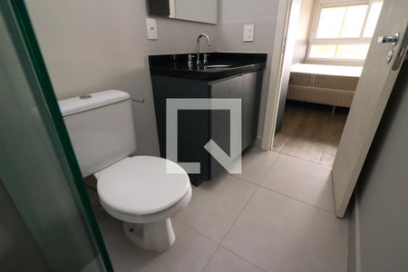 Banheiro de kitnet/studio para alugar com 1 quarto, 48m² em Partenon, Porto Alegre