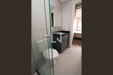 Banheiro de kitnet/studio para alugar com 1 quarto, 48m² em Partenon, Porto Alegre