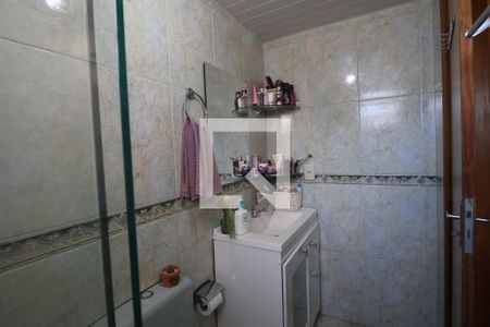 Banheiro de apartamento à venda com 2 quartos, 44m² em Igara, Canoas