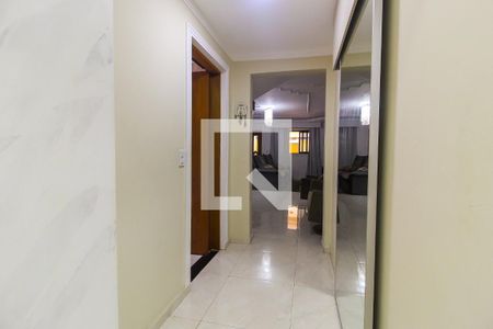 Corredor de casa para alugar com 3 quartos, 198m² em Centro, Itaquaquecetuba