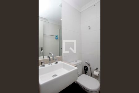 Banheiro de kitnet/studio para alugar com 1 quarto, 32m² em Independência, Porto Alegre