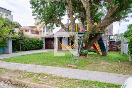 Casa para alugar com 320m², 4 quartos e 4 vagas Casa para alugar com 320m², 4 quartos e 4 vagasFachada