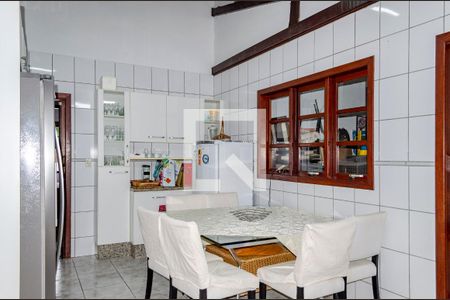 Casa para alugar com 320m², 4 quartos e 4 vagas Casa para alugar com 320m², 4 quartos e 4 vagasCozinha