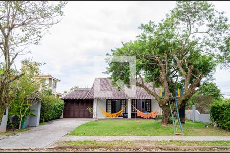 Casa para alugar com 320m², 4 quartos e 4 vagas Casa para alugar com 320m², 4 quartos e 4 vagasFachada