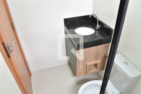 Banheiro de kitnet/studio para alugar com 1 quarto, 17m² em Novo Mundo, Curitiba