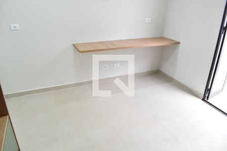 Sala de kitnet/studio para alugar com 1 quarto, 17m² em Novo Mundo, Curitiba