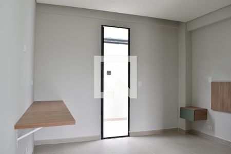 Sala de kitnet/studio para alugar com 1 quarto, 17m² em Novo Mundo, Curitiba