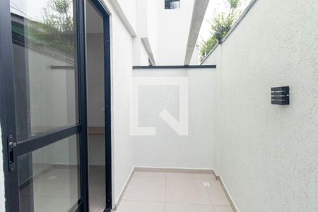 Varanda de kitnet/studio para alugar com 1 quarto, 20m² em Novo Mundo, Curitiba