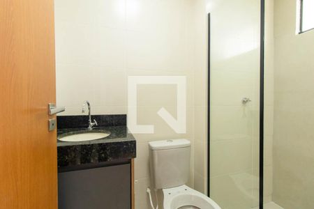 Banheiro Social de kitnet/studio para alugar com 1 quarto, 20m² em Novo Mundo, Curitiba