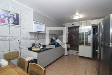 Cozinha de casa à venda com 3 quartos, 200m² em Medianeira, Porto Alegre