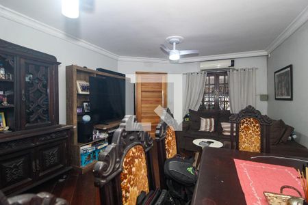 Sala de casa à venda com 3 quartos, 200m² em Medianeira, Porto Alegre