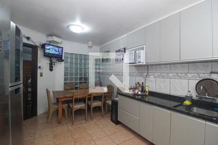 Cozinha de casa à venda com 3 quartos, 200m² em Medianeira, Porto Alegre