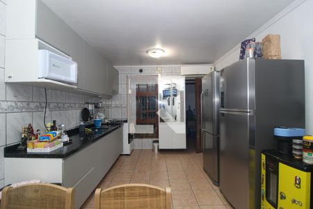 Cozinha de casa à venda com 3 quartos, 200m² em Medianeira, Porto Alegre