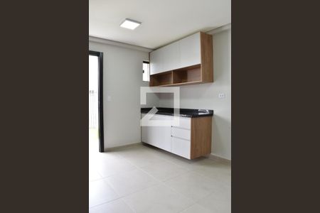 Cozinha de kitnet/studio para alugar com 1 quarto, 20m² em Novo Mundo, Curitiba