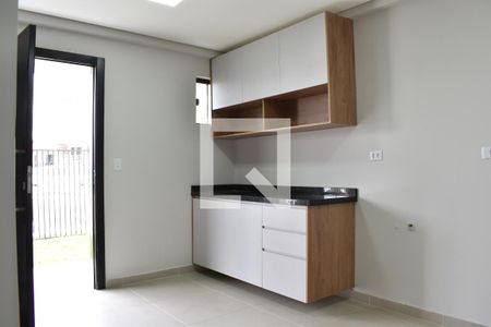 Cozinha de kitnet/studio para alugar com 1 quarto, 20m² em Novo Mundo, Curitiba