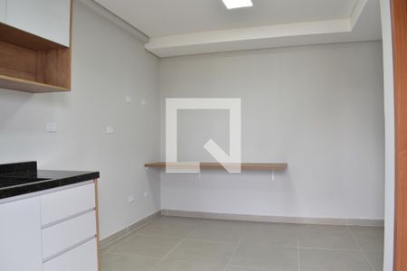 Quarto de kitnet/studio para alugar com 1 quarto, 20m² em Novo Mundo, Curitiba