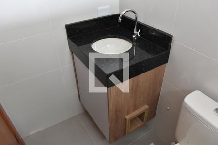 Banheiro de kitnet/studio para alugar com 1 quarto, 20m² em Novo Mundo, Curitiba