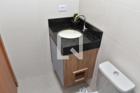 Banheiro de kitnet/studio para alugar com 1 quarto, 20m² em Novo Mundo, Curitiba