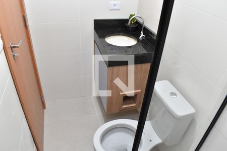 Banheiro de kitnet/studio para alugar com 1 quarto, 20m² em Novo Mundo, Curitiba