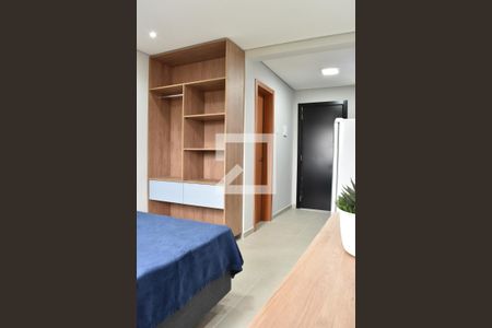 Quarto/Sala de kitnet/studio para alugar com 1 quarto, 20m² em Novo Mundo, Curitiba