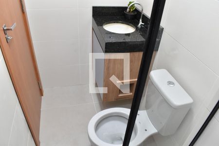 Banheiro de kitnet/studio para alugar com 1 quarto, 20m² em Novo Mundo, Curitiba