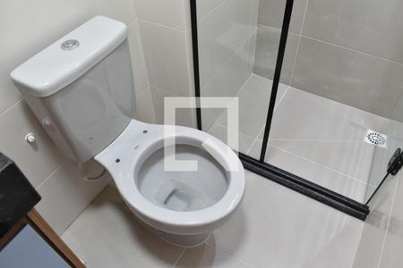 Banheiro de kitnet/studio para alugar com 1 quarto, 20m² em Novo Mundo, Curitiba