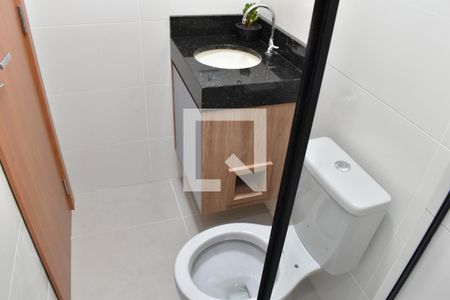 Banheiro de kitnet/studio para alugar com 1 quarto, 20m² em Novo Mundo, Curitiba