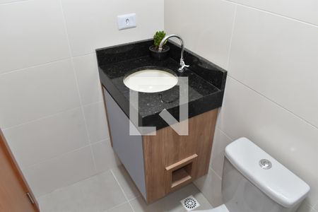 Banheiro de kitnet/studio para alugar com 1 quarto, 20m² em Novo Mundo, Curitiba