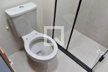 Banheiro de kitnet/studio para alugar com 1 quarto, 20m² em Novo Mundo, Curitiba