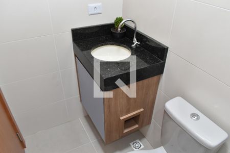 Banheiro de kitnet/studio para alugar com 1 quarto, 20m² em Novo Mundo, Curitiba