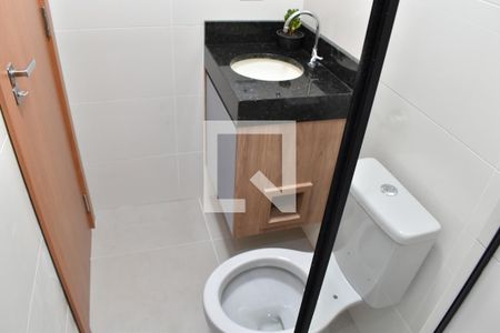 Banheiro de kitnet/studio para alugar com 1 quarto, 20m² em Novo Mundo, Curitiba