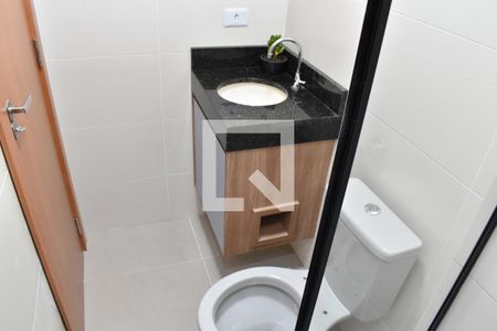 Banheiro de kitnet/studio para alugar com 1 quarto, 20m² em Novo Mundo, Curitiba