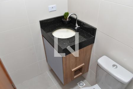 Banheiro de kitnet/studio para alugar com 1 quarto, 20m² em Novo Mundo, Curitiba