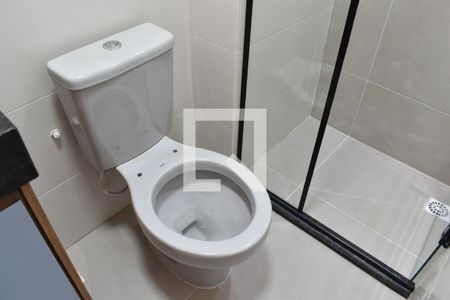 Banheiro de kitnet/studio para alugar com 1 quarto, 19m² em Novo Mundo, Curitiba