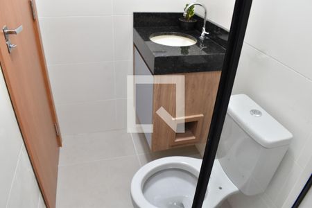 Banheiro de kitnet/studio para alugar com 1 quarto, 19m² em Novo Mundo, Curitiba