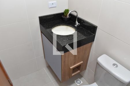 Banheiro de kitnet/studio para alugar com 1 quarto, 19m² em Novo Mundo, Curitiba