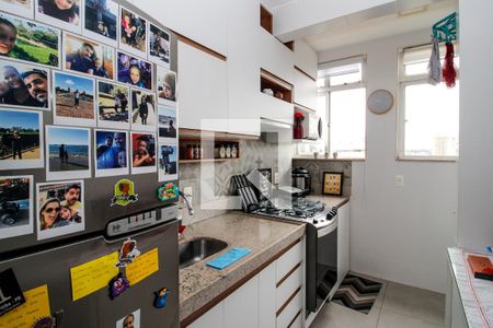 Cozinha de apartamento à venda com 2 quartos, 60m² em Estoril, Belo Horizonte