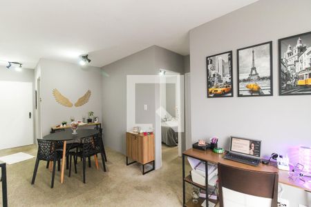 Sala de apartamento à venda com 2 quartos, 56m² em Vila Bertioga, São Paulo