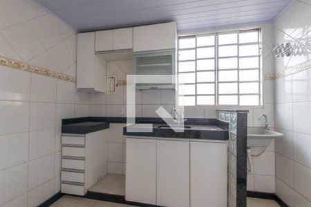 Cozinha de apartamento à venda com 2 quartos, 38m² em Solar do Barreiro, Belo Horizonte