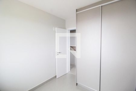 Quarto 2 de apartamento para alugar com 3 quartos, 80m² em Santa Mônica, Uberlândia