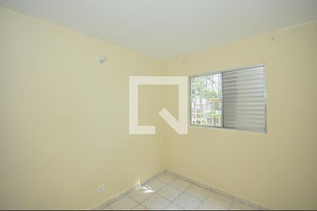 Quarto 1 de apartamento para alugar com 3 quartos, 75m² em Parque Pinheiros, Taboão da Serra