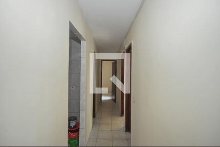 Corredor de apartamento para alugar com 3 quartos, 75m² em Parque Pinheiros, Taboão da Serra