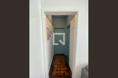 Corredor de apartamento à venda com 1 quarto, 38m² em Menino Deus, Porto Alegre