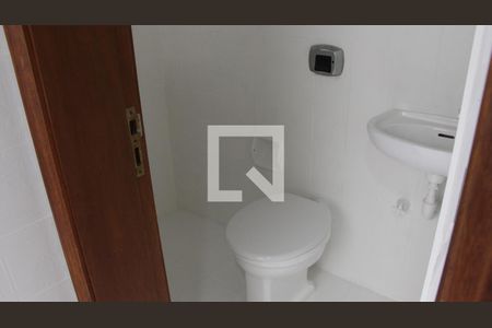 Banheiro de serviço de apartamento à venda com 3 quartos, 120m² em Moinhos de Vento, Porto Alegre