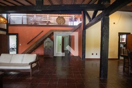 Sala de casa de condomínio para alugar com 6 quartos, 469m² em Barra da Tijuca, Rio de Janeiro