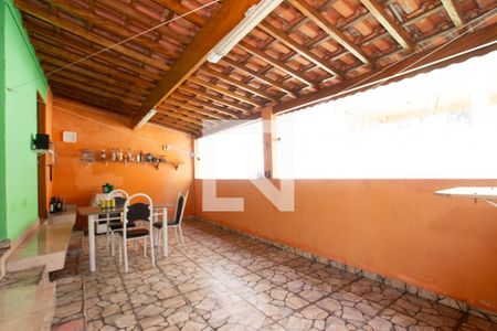 Casa à venda com 127m², 4 quartos e 3 vagas Casa à venda com 127m², 4 quartos e 3 vagasÁrea externa